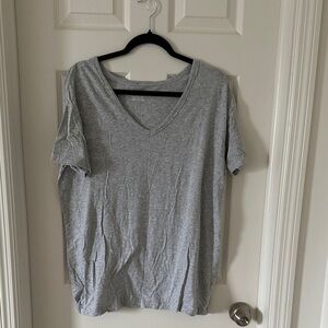 aerie Gray V-Neck Short Sleeve Tee